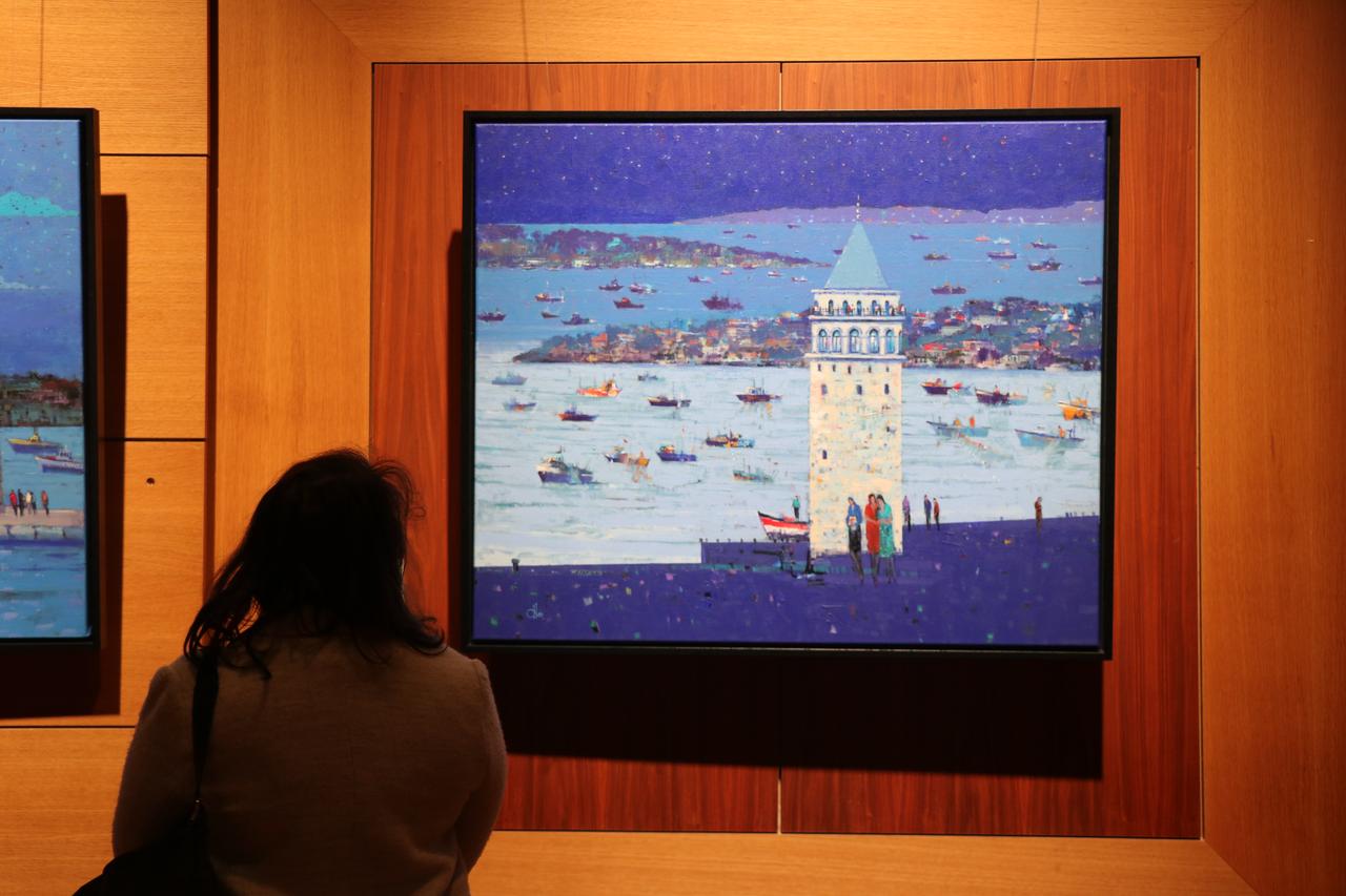 Paris hall fills with a thousand perspectives on Istanbul