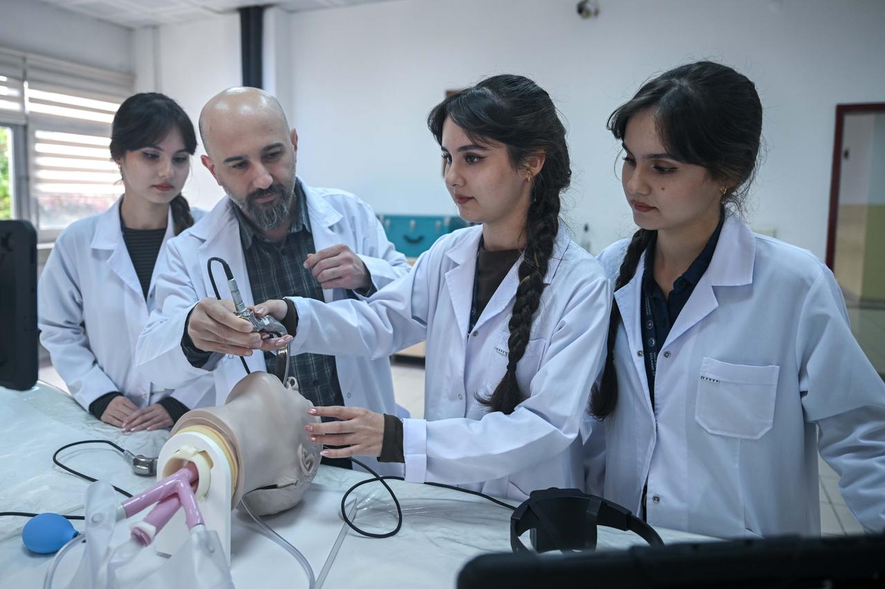 Uzbek triplet sisters Sabina, Medine and Zarina Hamreyava take part in a practical medical training session under the supervision of an instructor at a hospital in Ankara, Türkiye. (AA Photo)