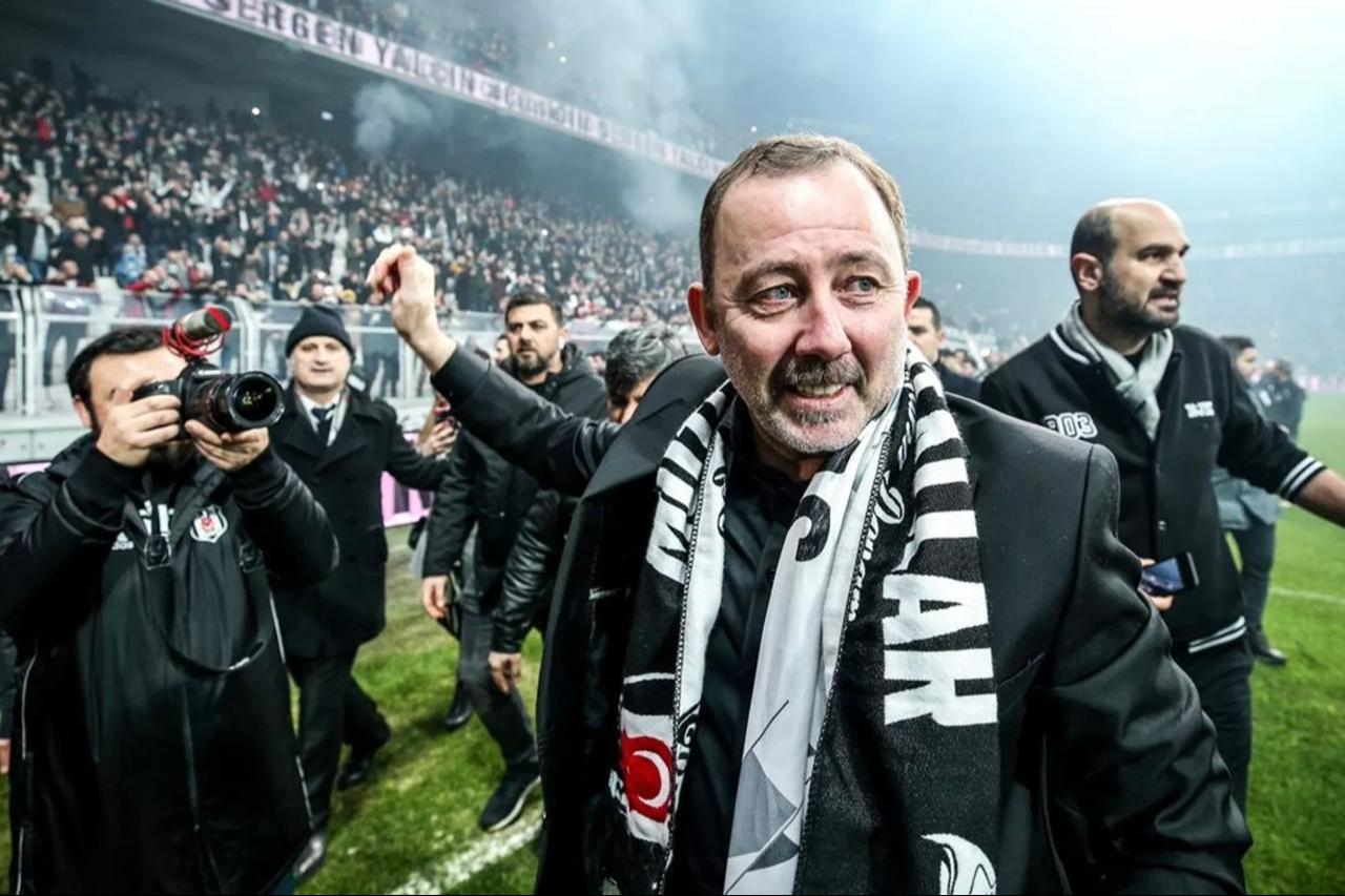 Sergen Yalcin greets fans after signing a deal with Besiktas, Istanbul, Turkiye, January 30, 2020. (Photo via Besiktas)