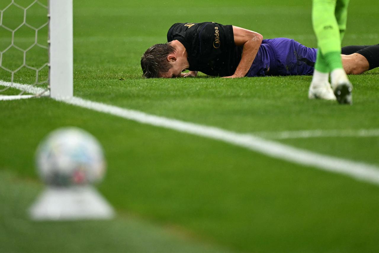 Barcelona's Spanish forward #20 Dani Olmo (L) reacts after missing a goal scoring opportunity during the UEFA Champions League, league phase matchday 2, football match between Galatasaray and Barcelona at the Ali Sami Yen Sports Complex in Istanbul on October 13, 2026. (AFP Photo)