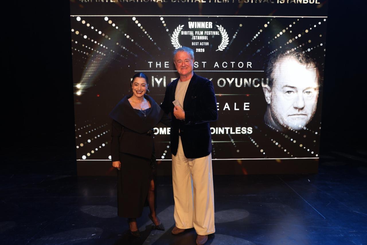 Owen Teale wins best actor as “Something Pointless” sweeps 8 prizes at the Istanbul Film Festival. (AA Photo)