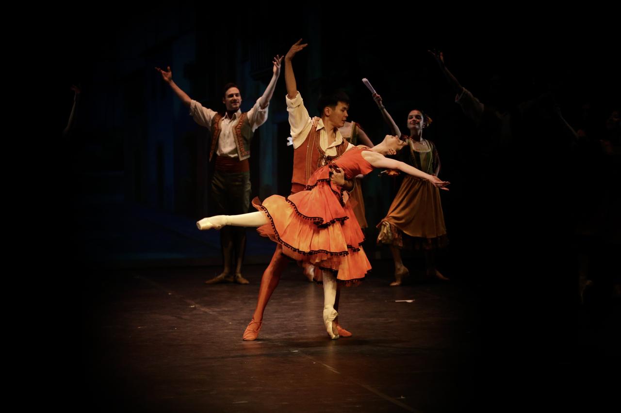 A new Turkish staging of “Don Quixote” lets the title knight dance for the first time. (AA Photo)