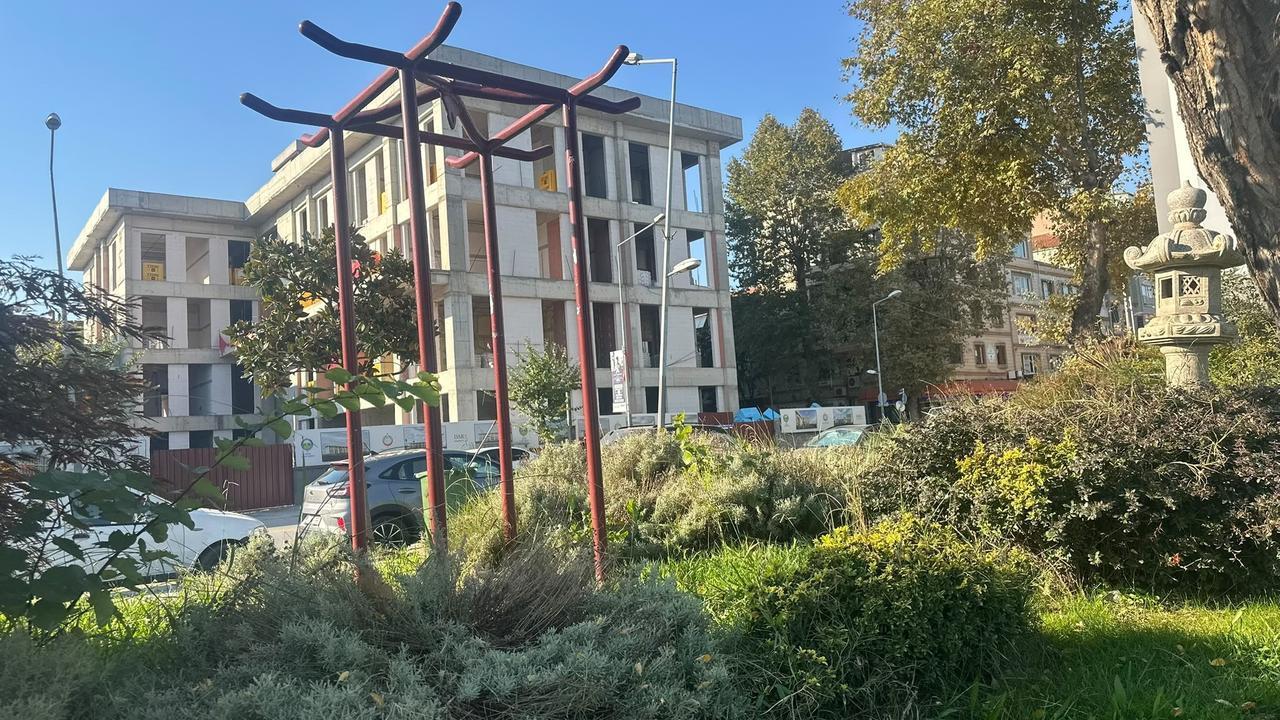 The original display site of the Japanese Peace Bell, gifted to Yalova by its sister city Tonami in Japan, is seen following the bell's theft in Yalova, northwestern Türkiye, Oct. 11, 2026. (IHA Photo)