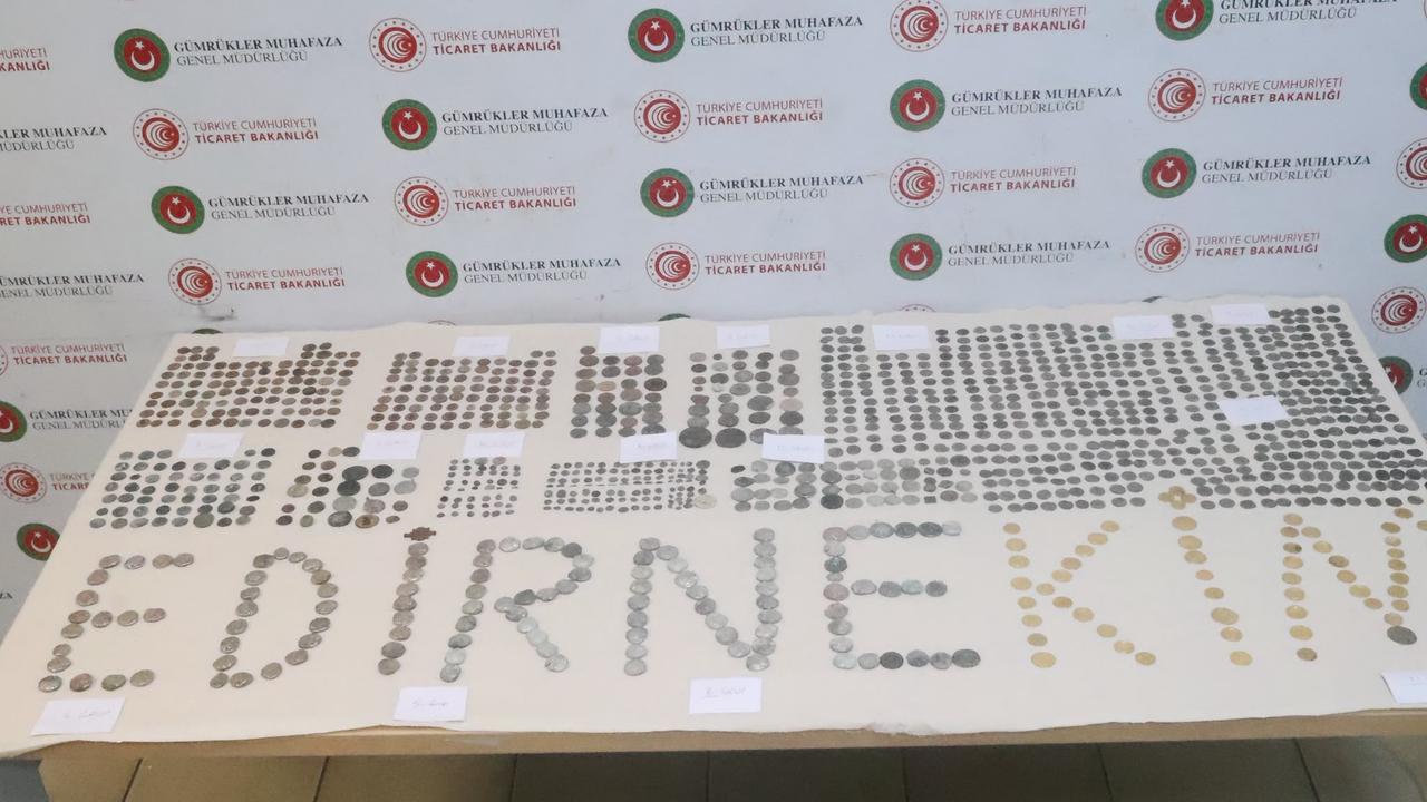 Hundreds of historical coins seized by Turkish customs authorities are arranged for examination following operations that prevented more than 7,000 artifacts from being smuggled abroad. (Photo via Ministry of Culture and Tourism)