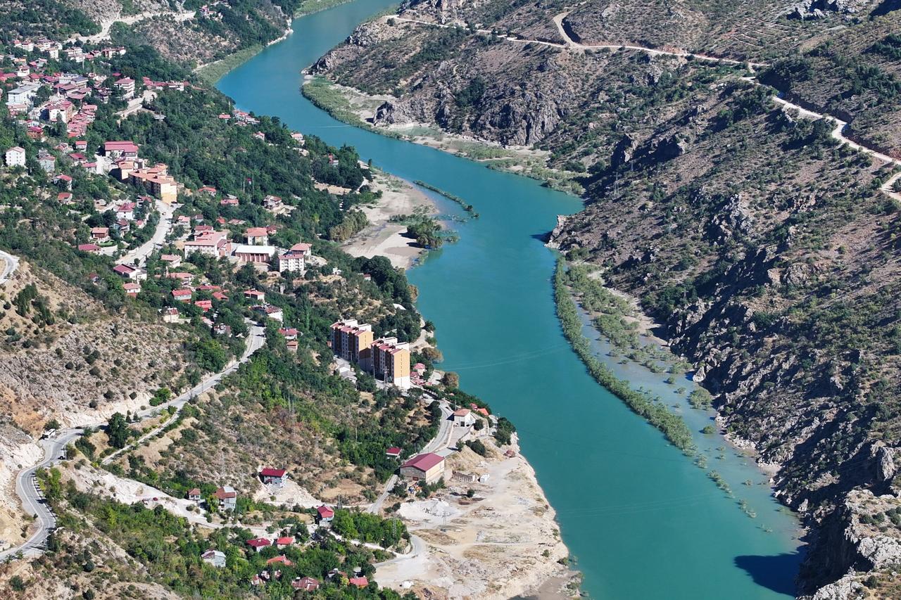 Erzincan, where waterfalls freeze and ancient roads cling to cliffs 