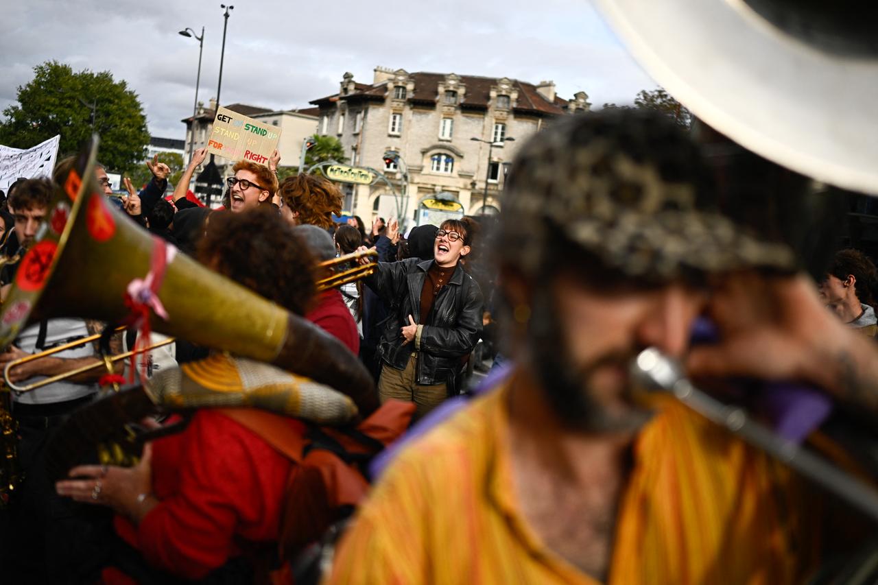 Protesters dance during a demonstration over learning conditions in Paris on October 22, 2026. (AFP Photo)