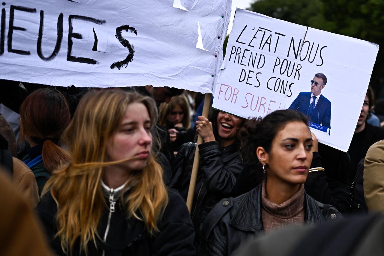 A protester holds a placard reading "The government takes us for idiots, for sure" during a demonstration over learning conditions in Paris on October 22, 2026. (AFP Photo)