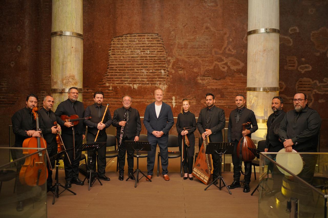BAFTA-winning British actor Owen Teale poses with musicians at Istanbul's historic Serefiye Cistern after a surprise performance of the Game of Thrones theme music. (AA Photo)