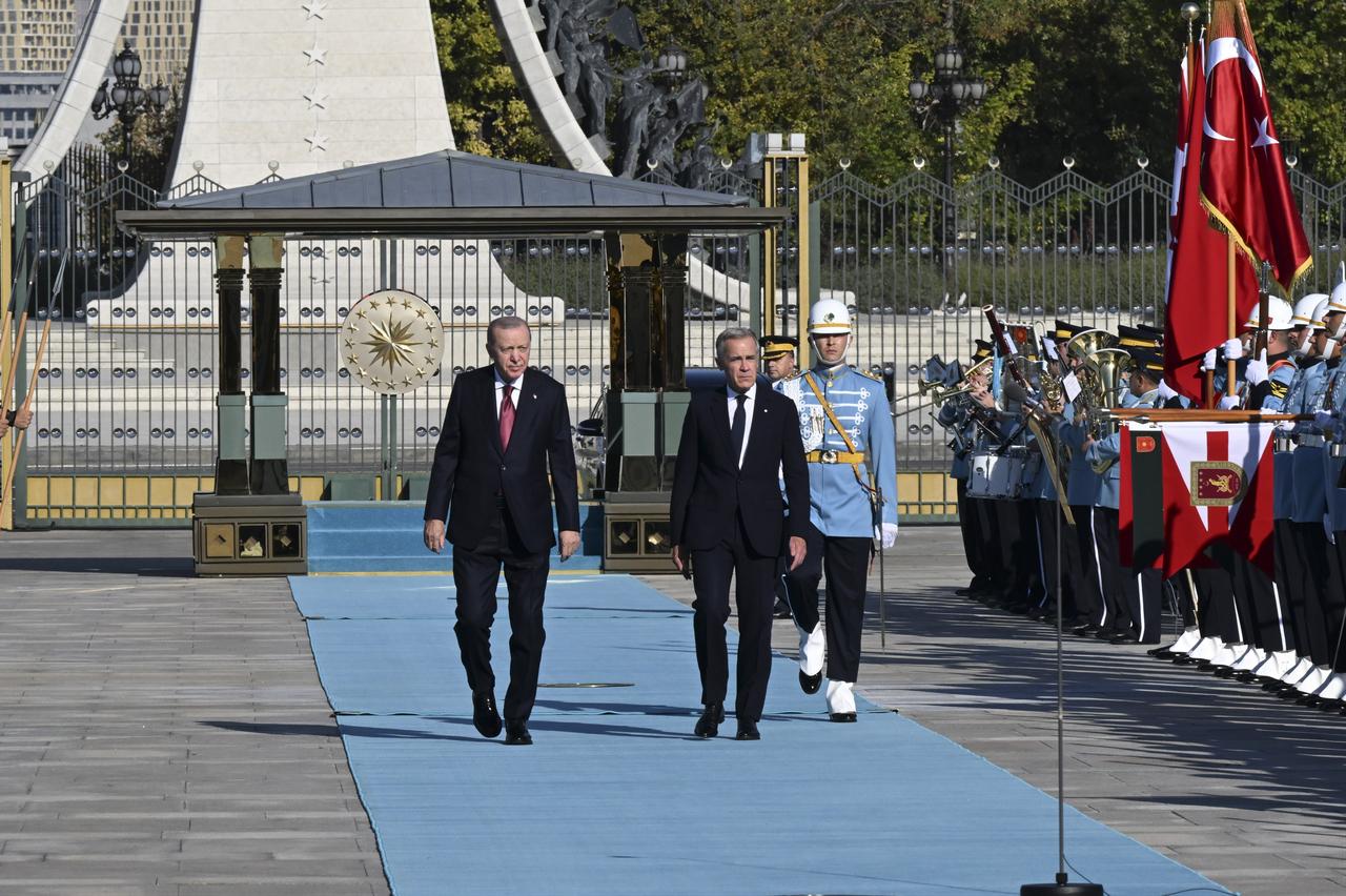 President Recep Tayyip Erdogan welcomes Canadian Prime Minister Mark Carney with an official ceremony at the Presidential Complex during his official visit to Türkiye, in Ankara, on Oct. 22, 2026. (AA Photo)