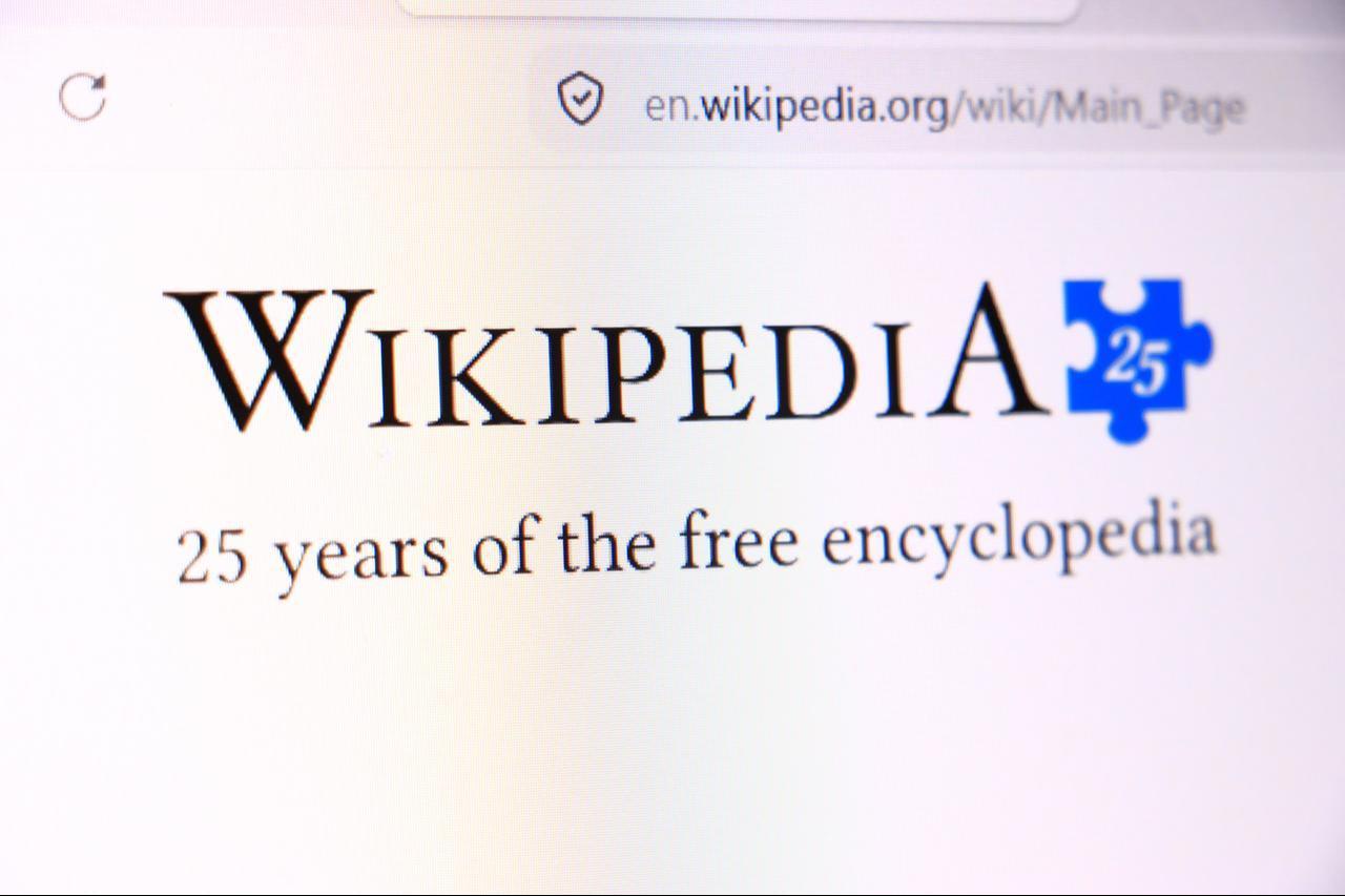 A browser displays Wikipedia’s homepage and its “25 years of the free encyclopedia” anniversary branding. (Adobe Stock Photo)