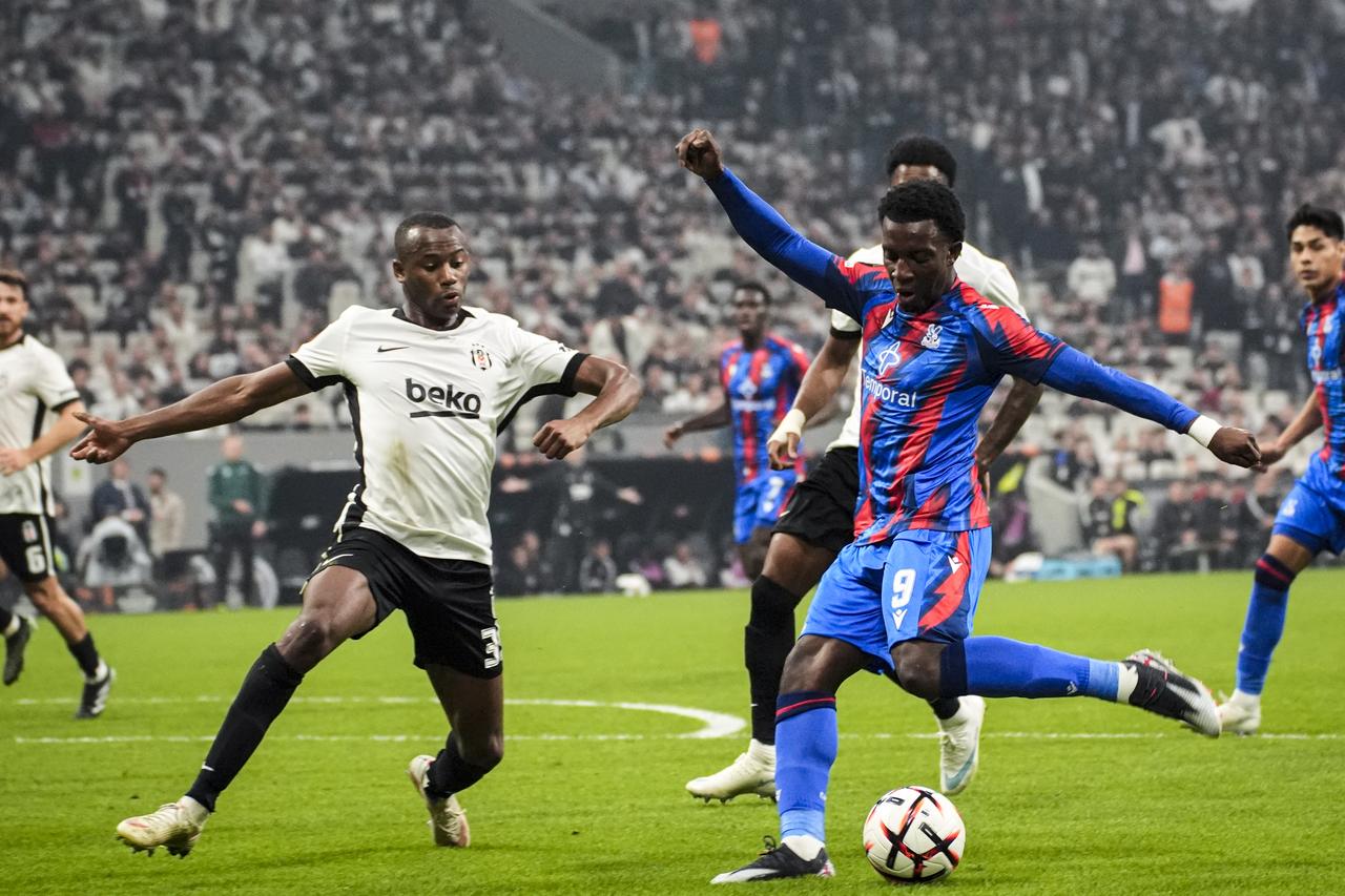 10-man Besiktas holds Crystal Palace to 2-2 in Europa League Image