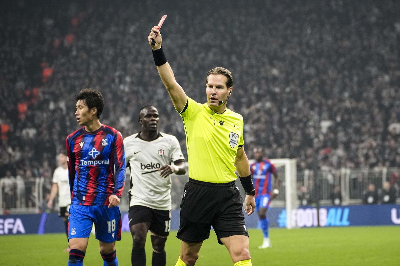 The referee shows a red card during the UEFA Europa League match between Besiktas and Crystal Palace in Istanbul, Türkiye, Oct. 22, 2026. (AA Photo)