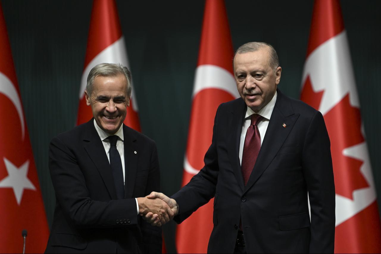 President Recep Tayyip Erdogan (R) and Canadian Prime Minister Mark Carney (L) hold a joint press conference following their meeting in Ankara, Türkiye on Oct. 22, 2026. (AA Photo)