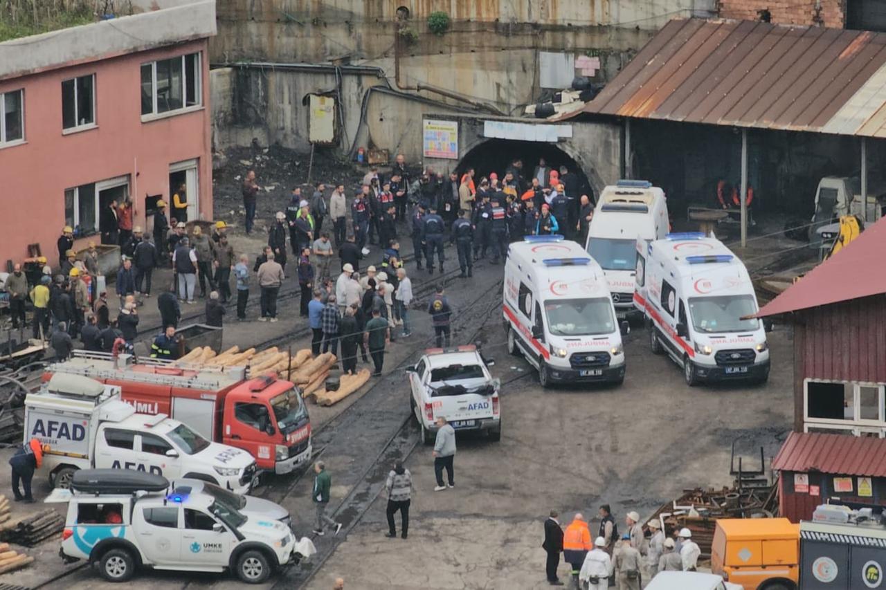 Explosion at coal mine leaves 2 dead, 5 injured in Türkiye's Black Sea region Image