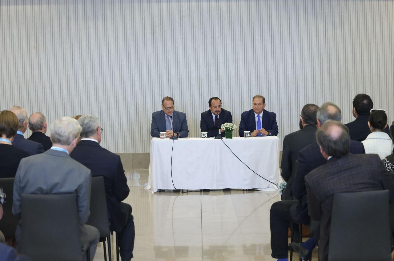 Greek Cypriot administration leader Nikos Christodoulides (C) with the pro-Israeli lobby group AIPAC delegation in Nicosia, on Oct 21, 2026. (Photo via X/@CYpresidency)