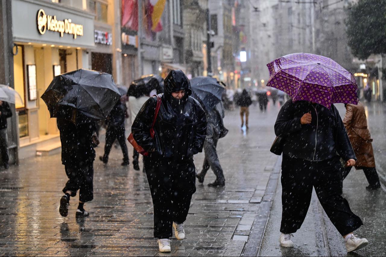 Pedestrians use umbrellas and raincoats as heavy rain hits Istanbul, Türkiye, Oct. 14, 2026. (AA Photo)
