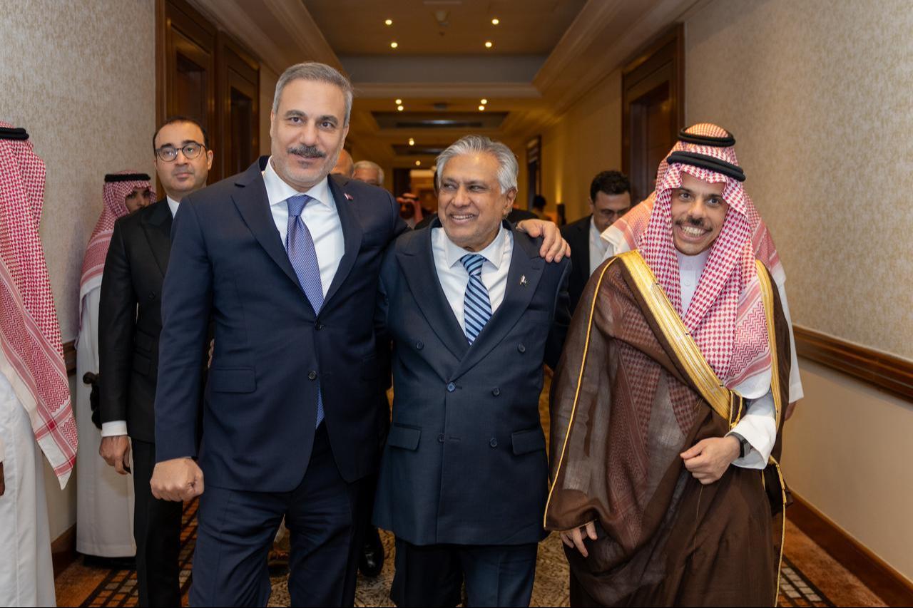 Turkish Foreign Minister Hakan Fidan (L) attends the Strategic Political and Defense Committee Meeting, held under the Mecca Agreement for Joint Defense, in Riyadh, Saudi Arabia on Oct. 5, 2026. (AA Photo)