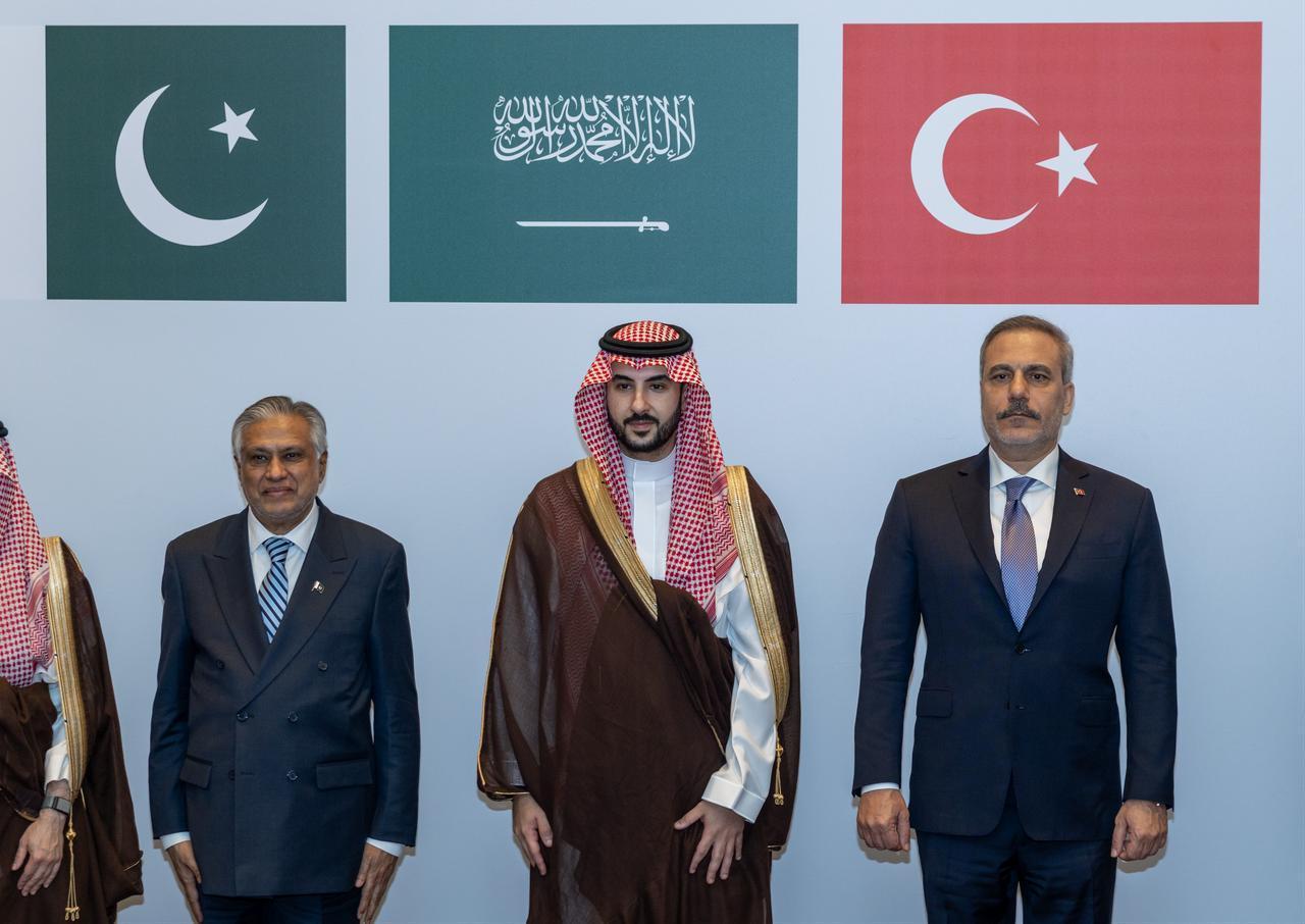 Turkish Foreign Minister Hakan Fidan (R) attend a meeting of the Strategic Political and Defense Committee, established under the Mecca Joint Defense Agreement, in Riyadh, Saudi Arabia on Oct. 5, 2026. (AA Photo)