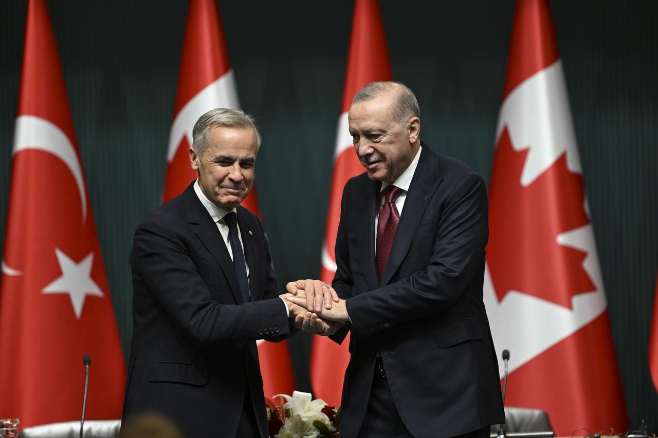 Türkiye and Canada sign defense, air and energy deals during Carney's visit