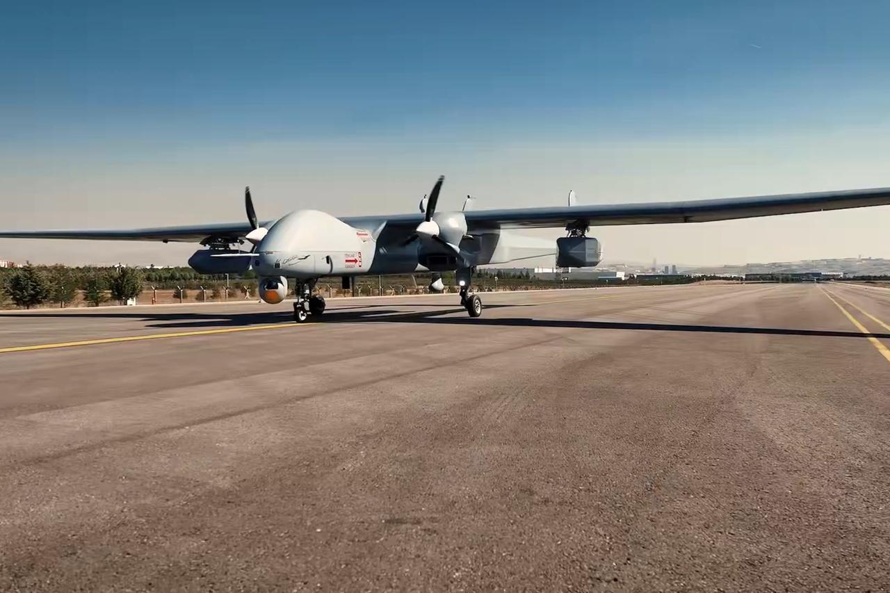 Aksungur becomes first UAV to drop Aselsan's aselBUOY sonobuoys at sea