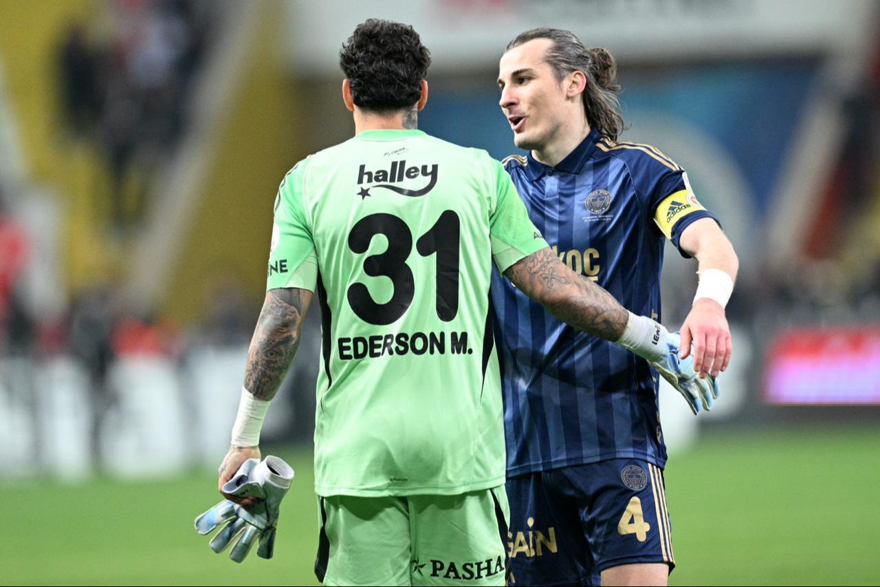 Ederson (31) and Caglar (4) of Fenerbahce celebrate after winning the Turkish Super Lig week 29 football match between Zecorner Kayserispor and Fenerbahce at RHG Enerturk Enerji Stadium in Kayseri, Türkiye, April 11, 2026. (AA Photo)