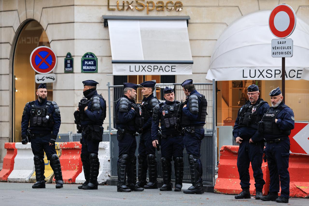 French Republican Security Corps (CRS - Compagnies Republicaines de Securite) police officers stand guard near the Elysee Presidential Palace in Paris on October 23, 2026, on the eve of another day of strictly controlled demonstrations. (AFP Photo)