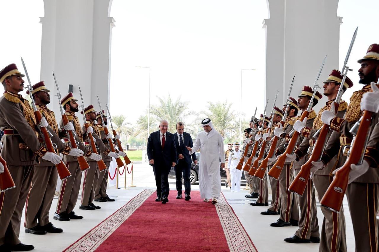 Turkish National Defense Minister Yasar Guler (L) is welcomed with a military ceremony by Qatar's Deputy Prime Minister and Minister of State for Defense Affairs Sheikh Saud bin Abdulrahman Al Thani (R) in Doha, Qatar, on Oct. 21, 2026. (Turkish Min. of National Defense/Handout)
