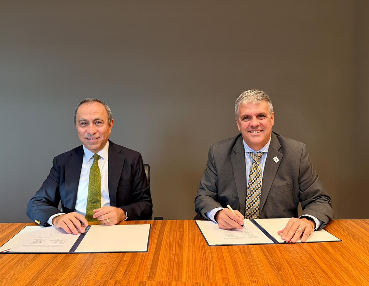Tupras General Manager Ibrahim Yelmenoglu (left) and U.S. Trade and Development Agency Deputy Director Thomas R. Hardy sign a cooperation agreement to assess small modular reactor technologies.  (Photo via Tupras)