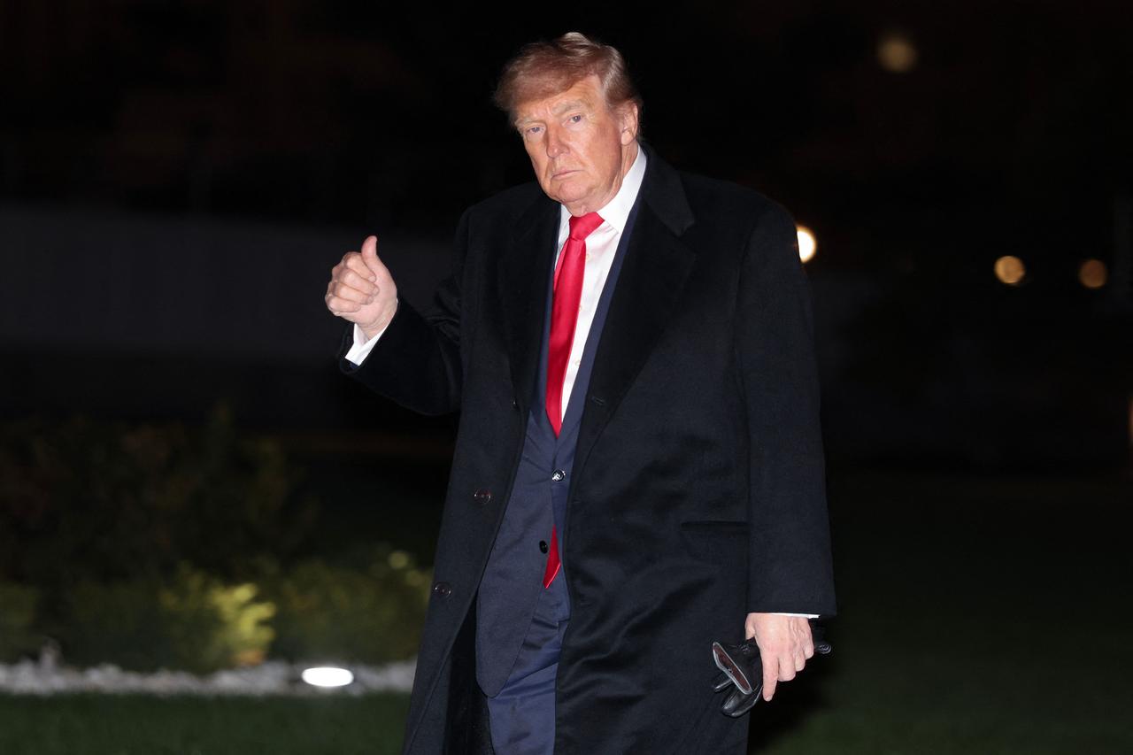 U.S. President Donald Trump walks on the White House south lawn in Washington, DC, on Oct. 24, 2026. (AFP Photo)