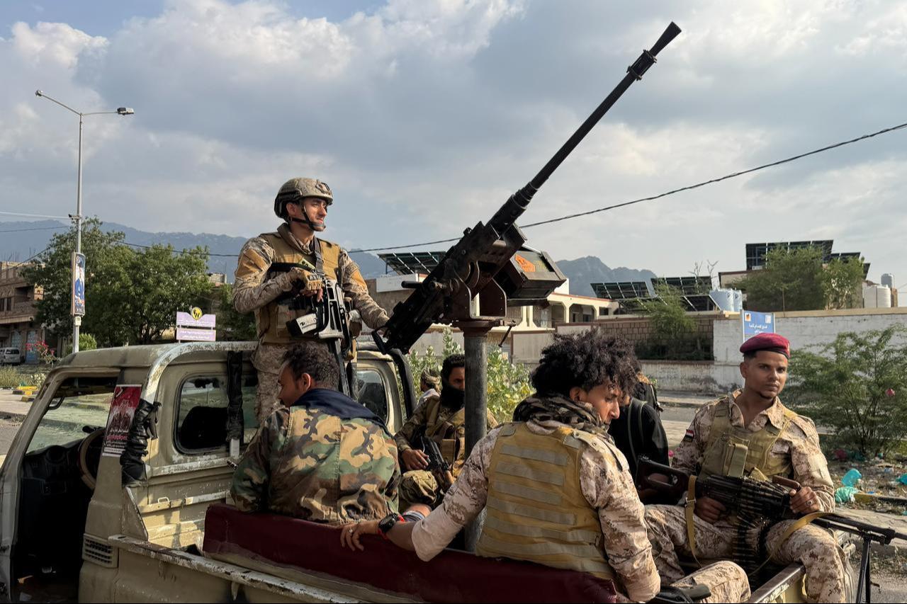 Saudi-backed Yemeni government fighters ride on the back of a truck during battles against Yemen's Iran-backed Houthis at the Jabal Han front west of the city of Taiz on Oct. 21, 2026. (AFP Photo)