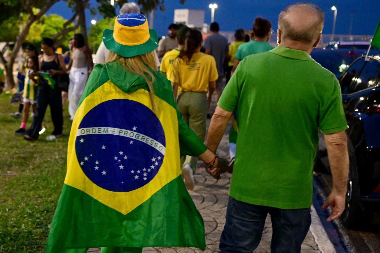 Lula, Bolsonaro neck and neck as Brazilians vote in runoff