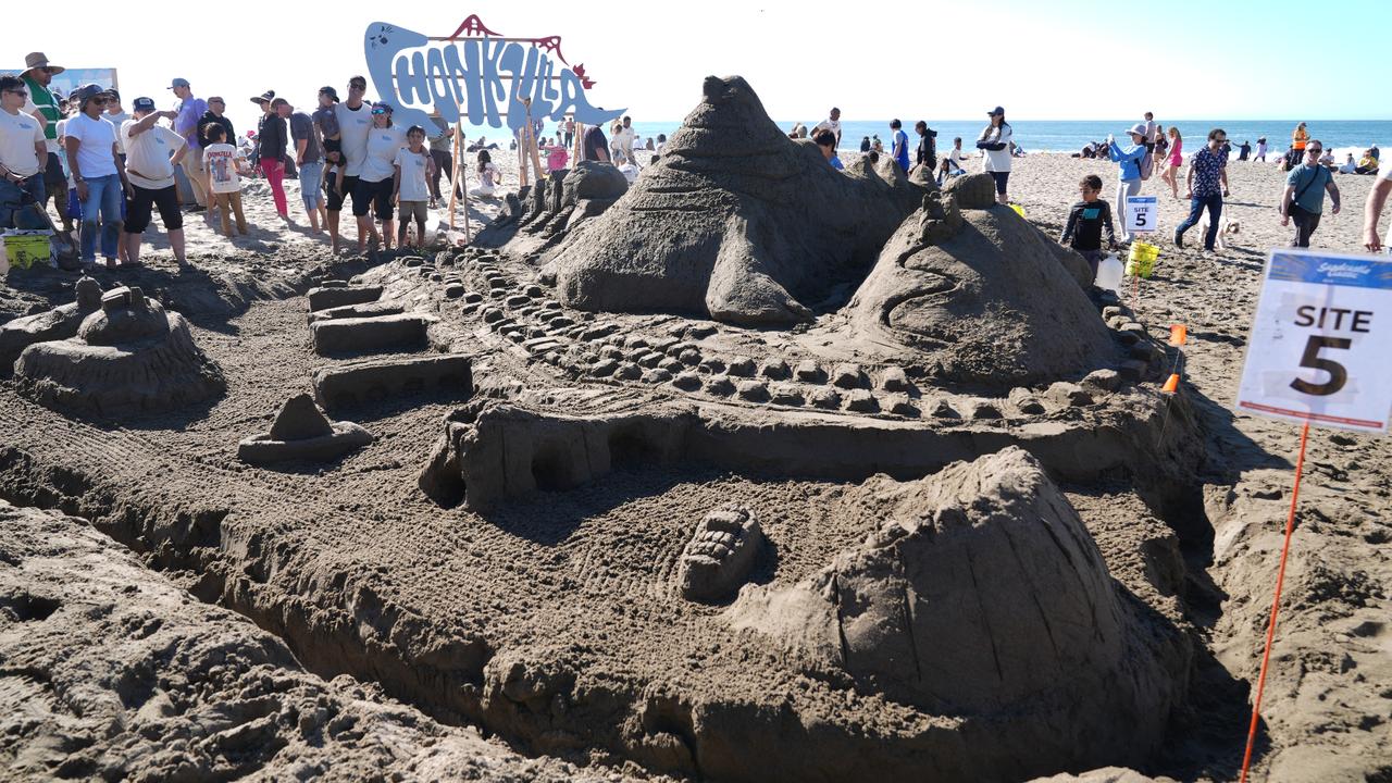 Thousands turn San Francisco Beach into open-air gallery of sand art