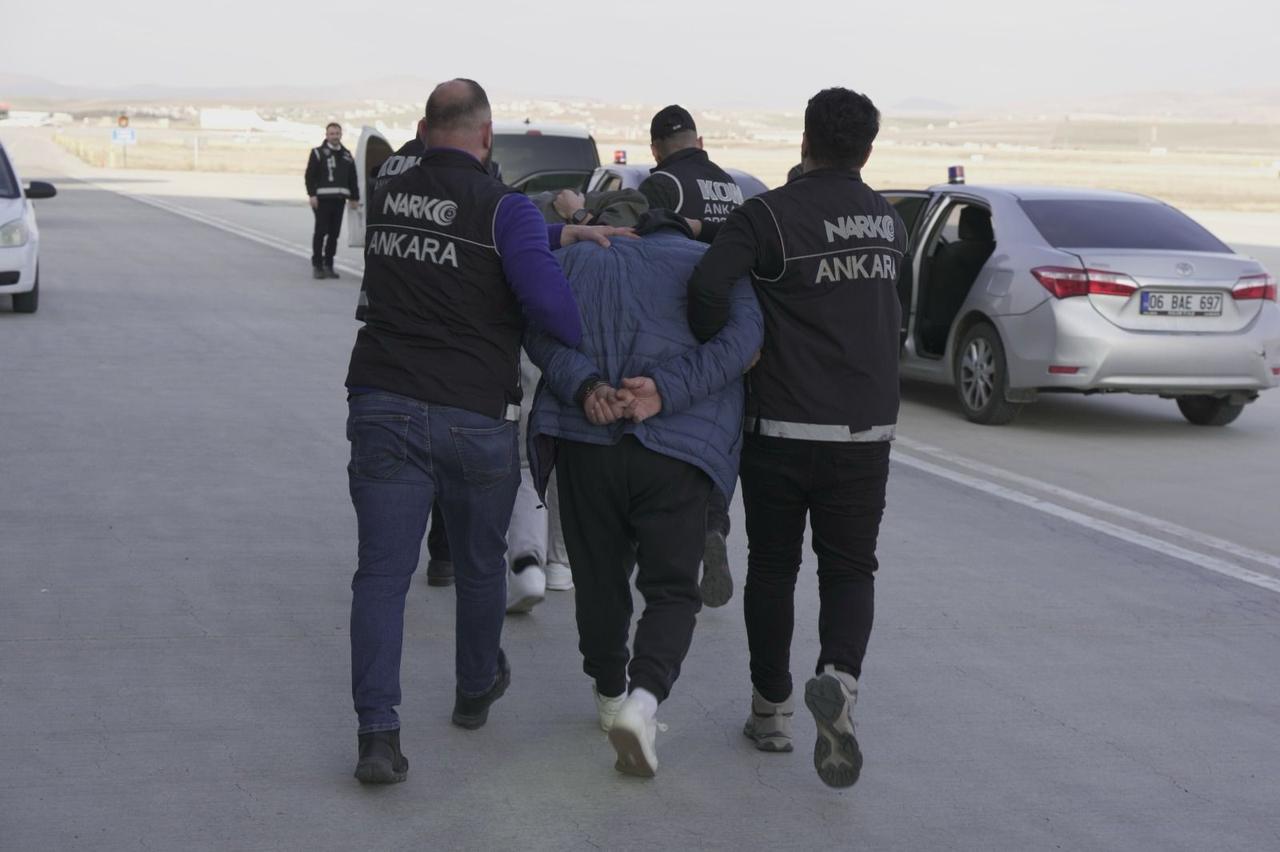 Photo shows Turkish police officers escorting Dalton organized crime syndicate members at an unspecified location on March 22, 2025. (IHA Photo)