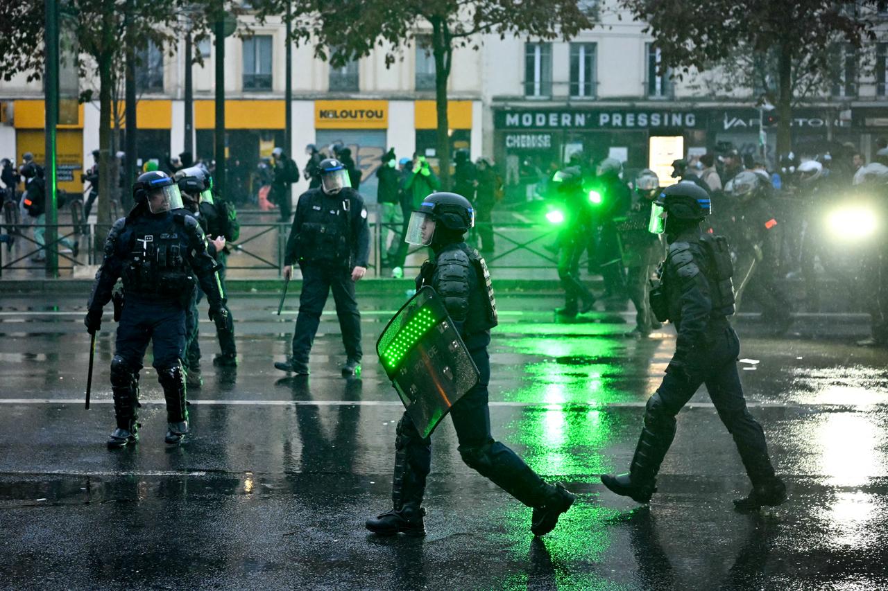 Macron braces France for another 'high-risk' Saturday of protests