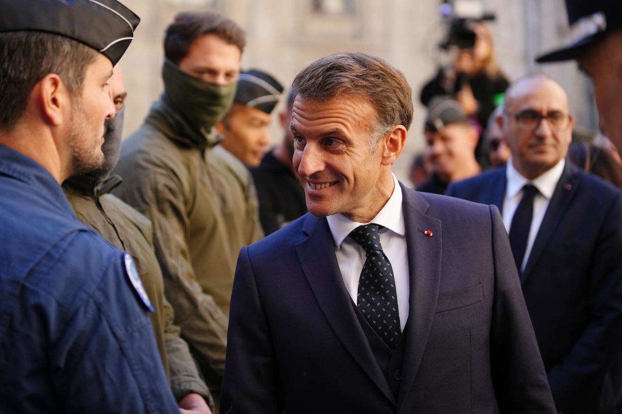 France's President Emmanuel Macron (C) is followed by Interior Minister Laurent Nunez as he meets with police forces in Marseille, southern France on October 26, 2026. (AFP Photo)