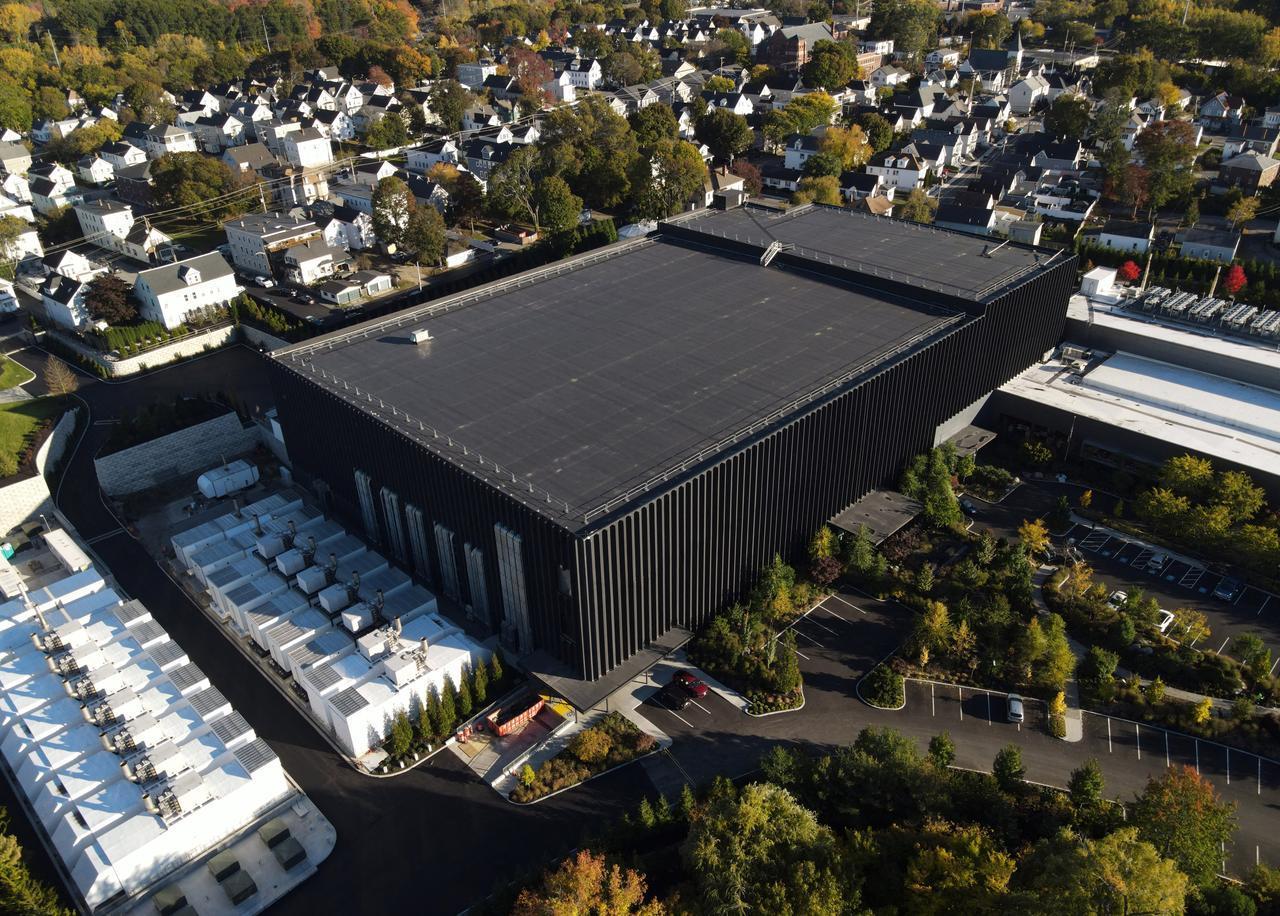 This aerial photo shows the Markley Lowell Data Center surrounded by residential neighborhood homes and apartment buildings in Lowell, Massachusetts, on Oct. 15, 2026. (AFP Photo)