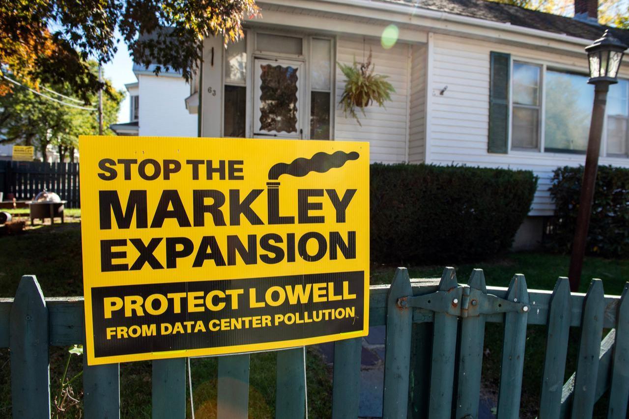 A sign expressing opposition to the expansion of the Markley Lowell Data Center is displayed outside a home in Lowell, Massachusetts, on Oct. 15, 2026. (AFP Photo)