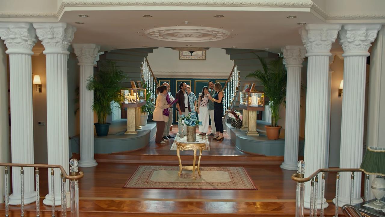 A snapshot from the turkish series "Salted Coffee" episode 1. (Screenshot via Youtube/@TuzluKahveStarTV)