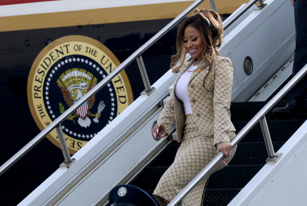 Rapper Nicki Minaj descends the stairs of Air Force One after arriving with U.S. President Donald Trump in Michigan, U.S., Oct. 25, 2026. (AFP Photo)