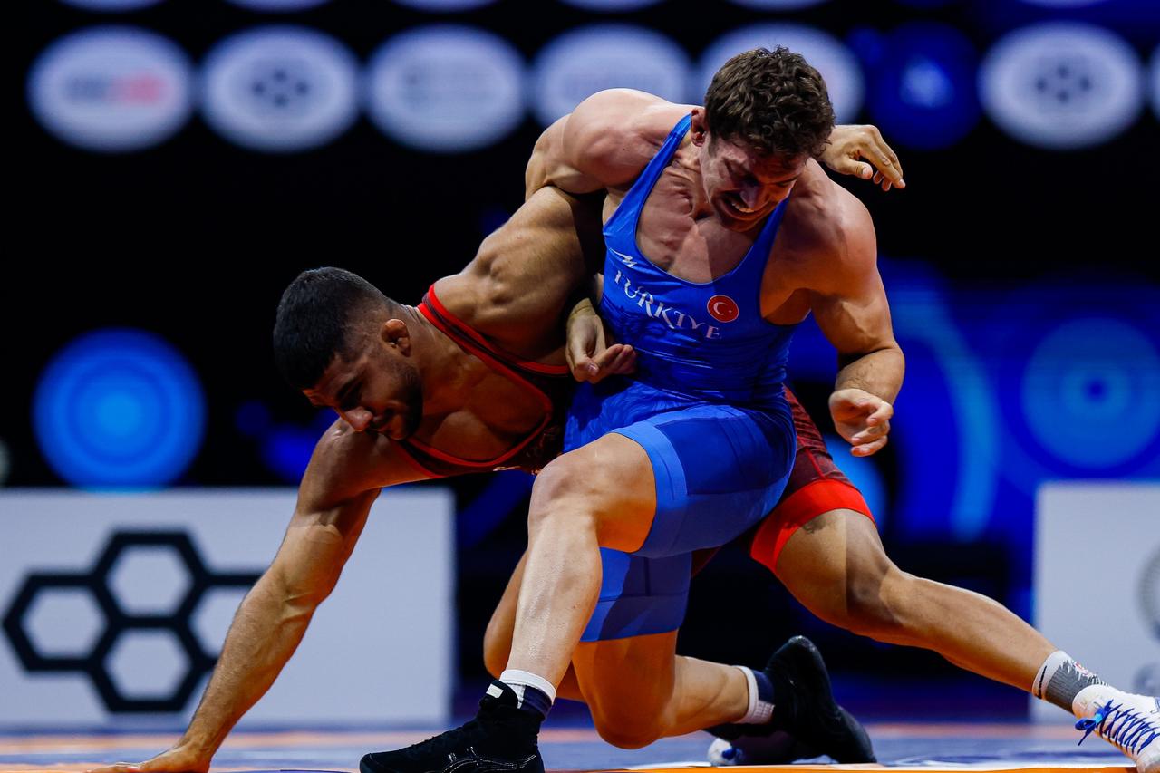 Türkiye’s Saricicek wins silver at Astana worlds, vows to bring the belt home