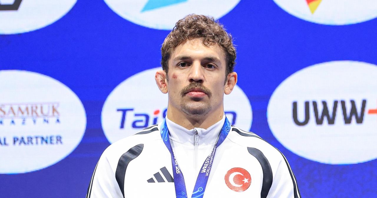 Turkish national wrestler Yuksel Saricicek poses with his silver medal, flowers and a mascot after finishing second at the U23 World Wrestling Championships in Novi Sad, Serbia, Oct. 25, 2026. (AA Photo)