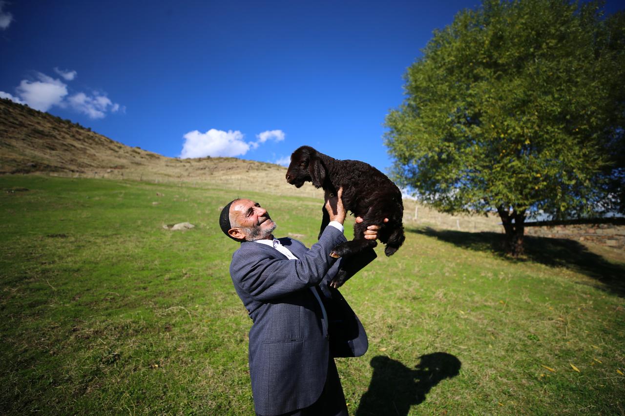 Internet's favorite Turkish shepherd still uses same trick to call his sheeps after 18 years