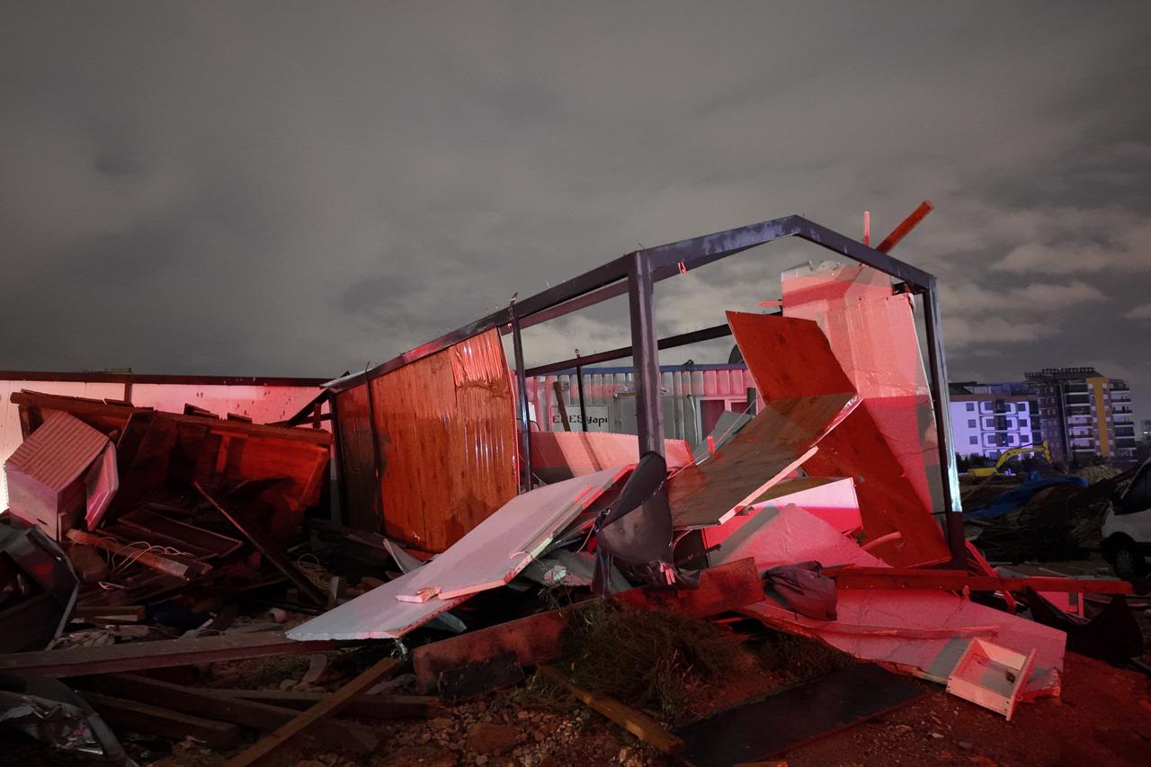 4 workers killed as tornado tears apart containers in Türkiye’s Antalya