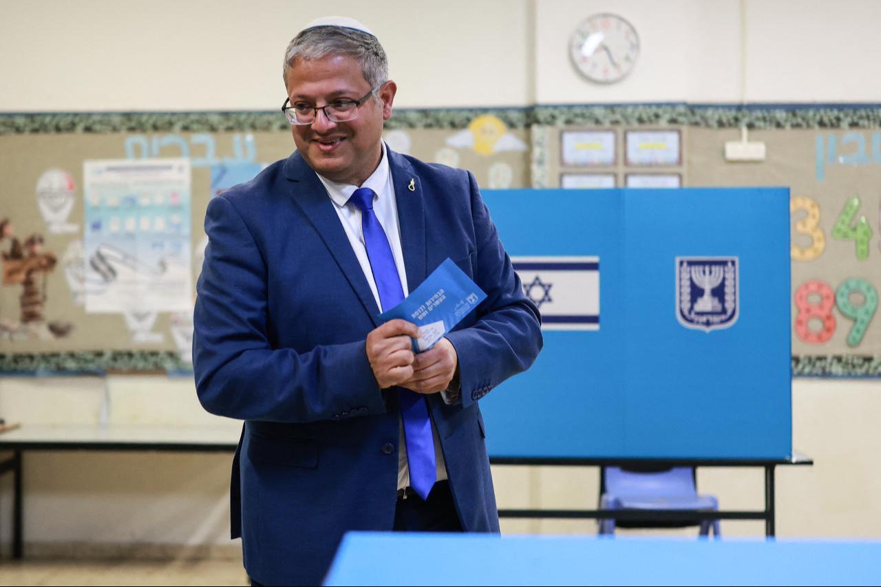 Far-right Otzma Yehudit party leader Itamar Ben Gvir prepares to cast his ballot at a polling station in the settlement of Kiryat Arba, in the Israeli-occupied West Bank, on October 27, 2026. (AFP Photo)