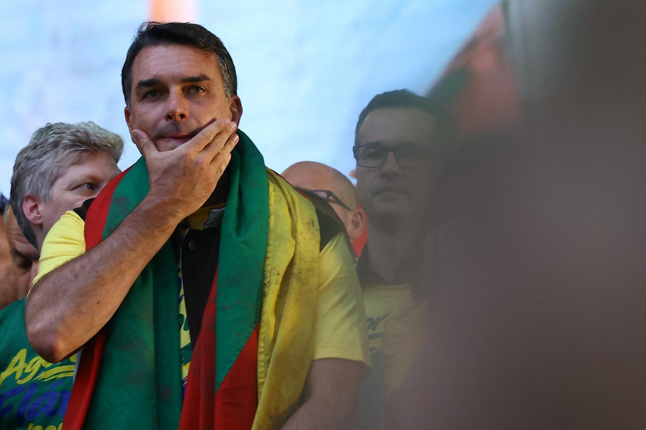 Brazil cancels Flavio Bolsonaro’s passports after election loss