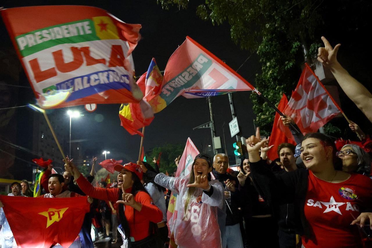 Supporters of Brazil's President and presidential candidate Luiz Inacio Lula da Silva celebrate after the results of the presidential runoff election in Porto Alegre, Brazil on October 25, 2026. (AFP Photo)