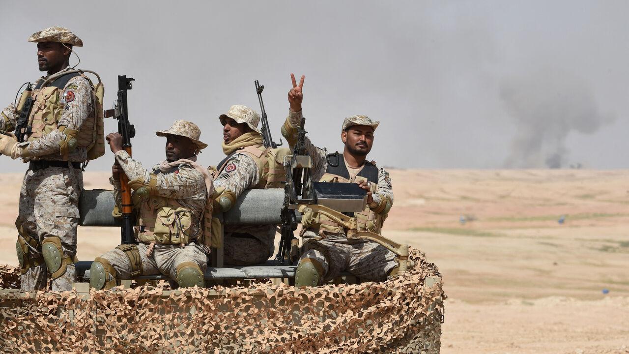 Special forces perform during the Northern Thunder military exercises in Hafar al-Batin, 500 kilometers northeast of the Saudi capital, Riyadh, on March 10, 2016. (AFP Photo)