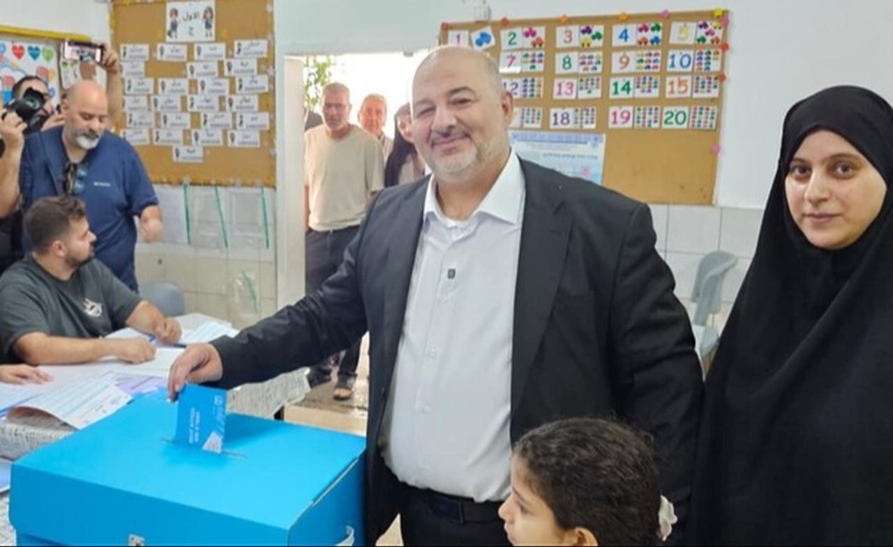 United Arab List (Ra’am) leader Mansour Abbas casts his vote at a polling station on Oct. 27, 2026. (Photo via Channel 12)