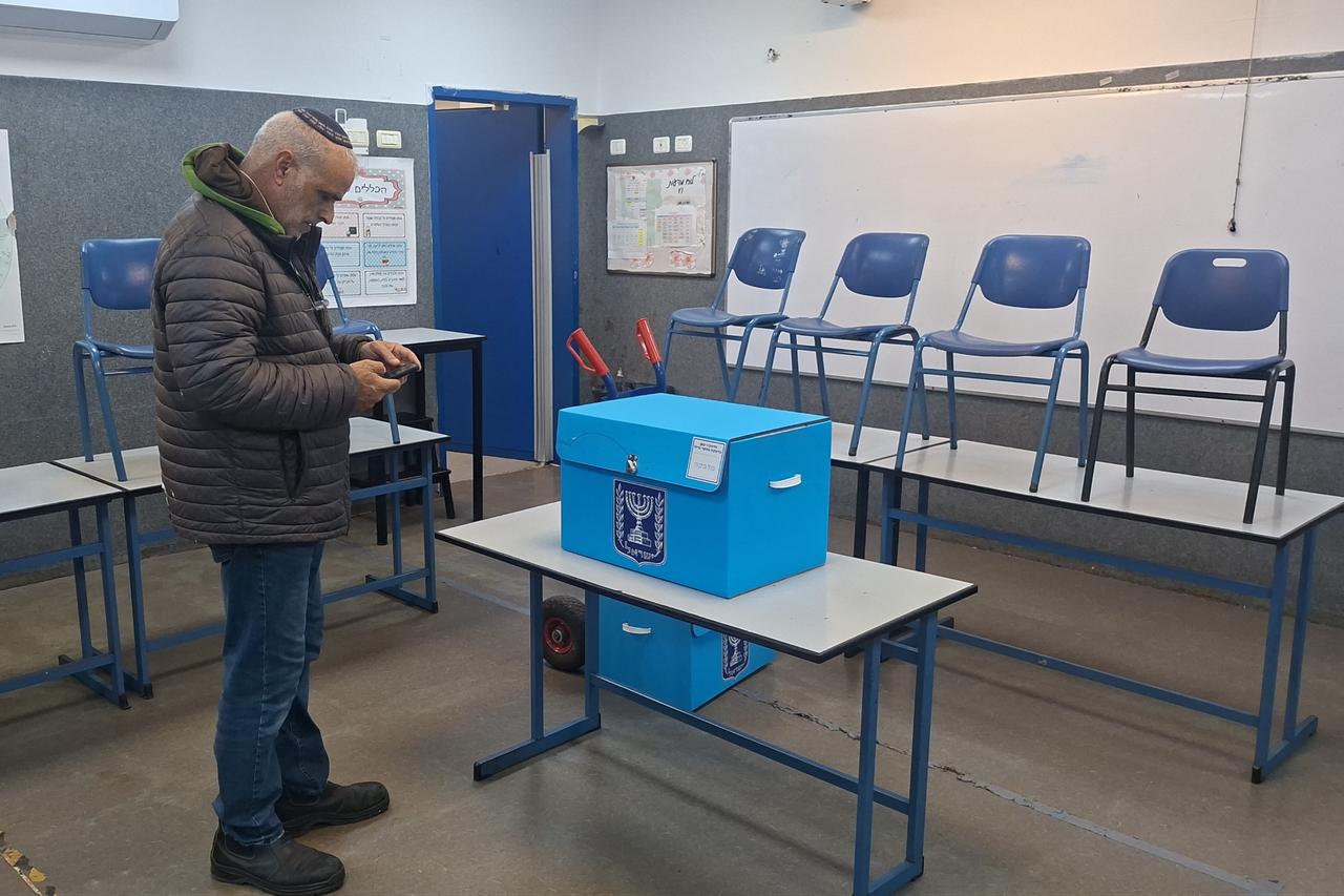 Israelis begin voting as Netanyahu faces toughest election challenge in years