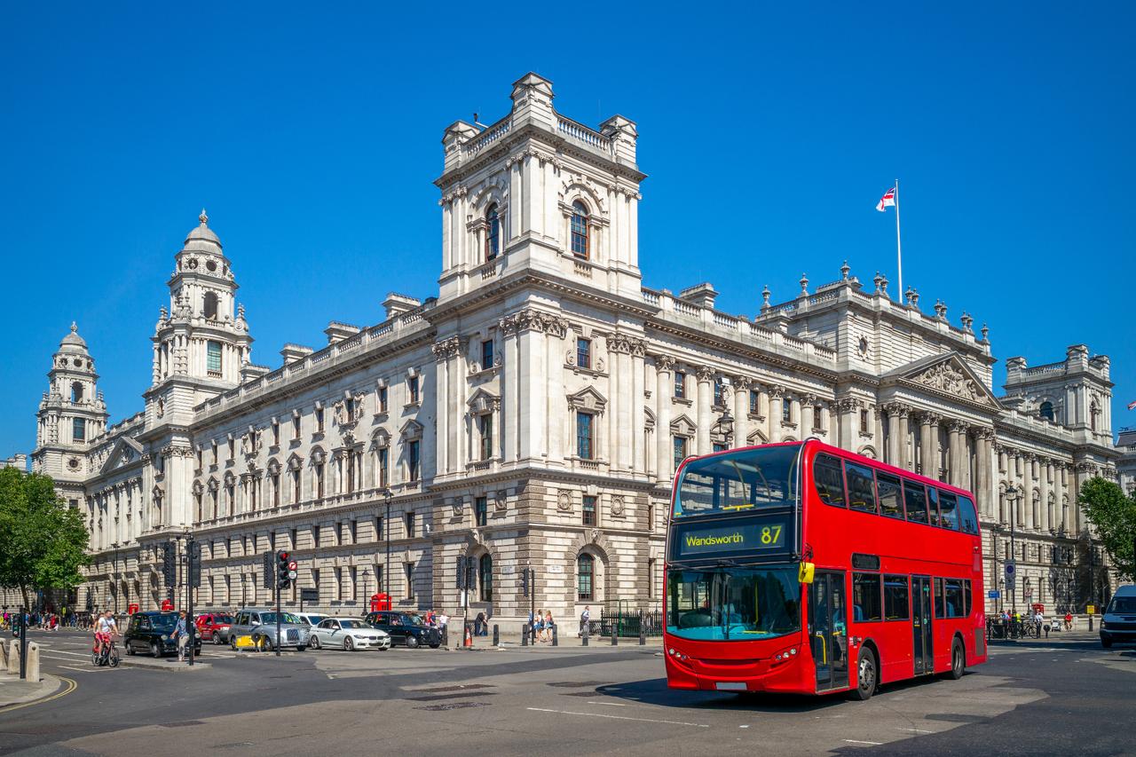 London shuts Oxford Street stretch to all vehicles Image